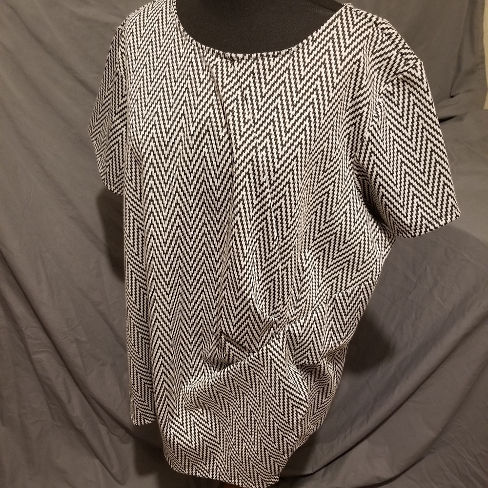 Liz Claiborne zig zag top